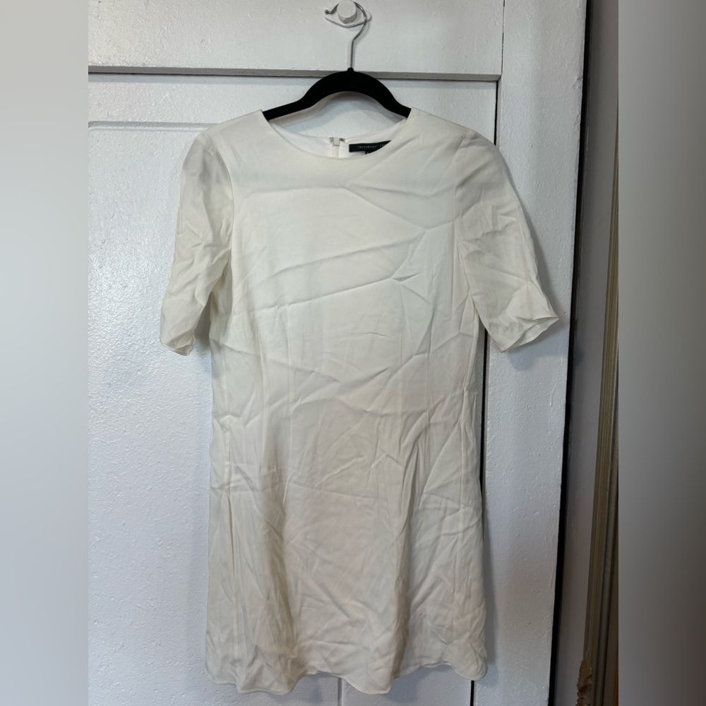 Theory white dress size 0. Just need to be iron and it’s in good condition!